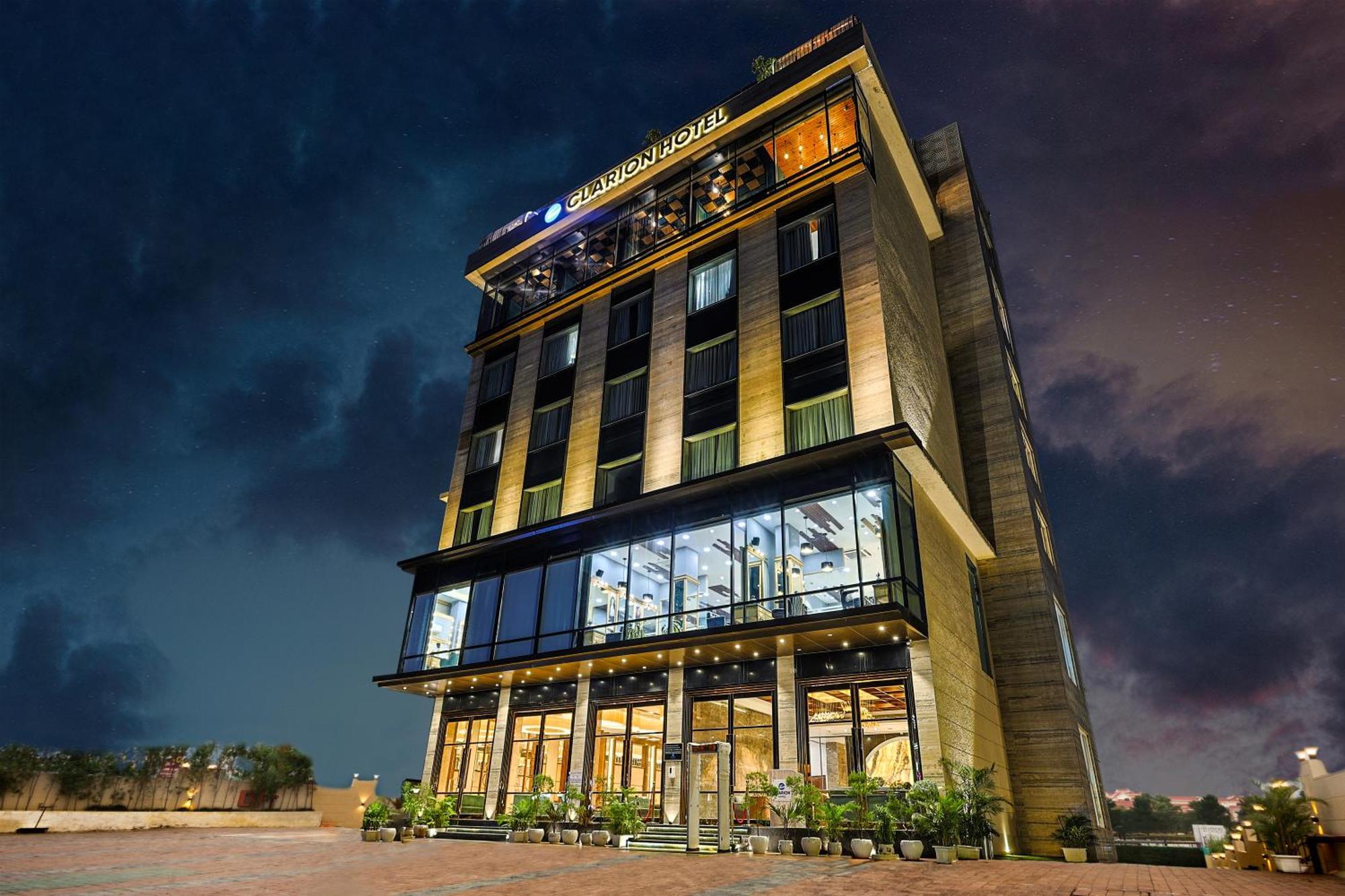 Clarion Hotel Dehradun Esterno foto