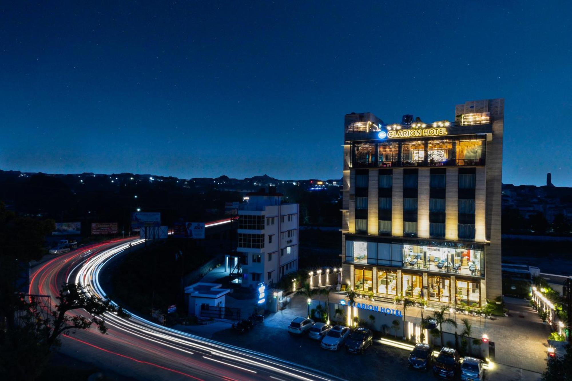 Clarion Hotel Dehradun Esterno foto