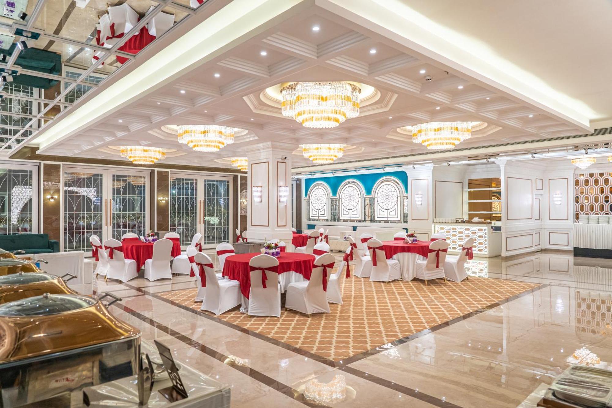 Clarion Hotel Dehradun Esterno foto