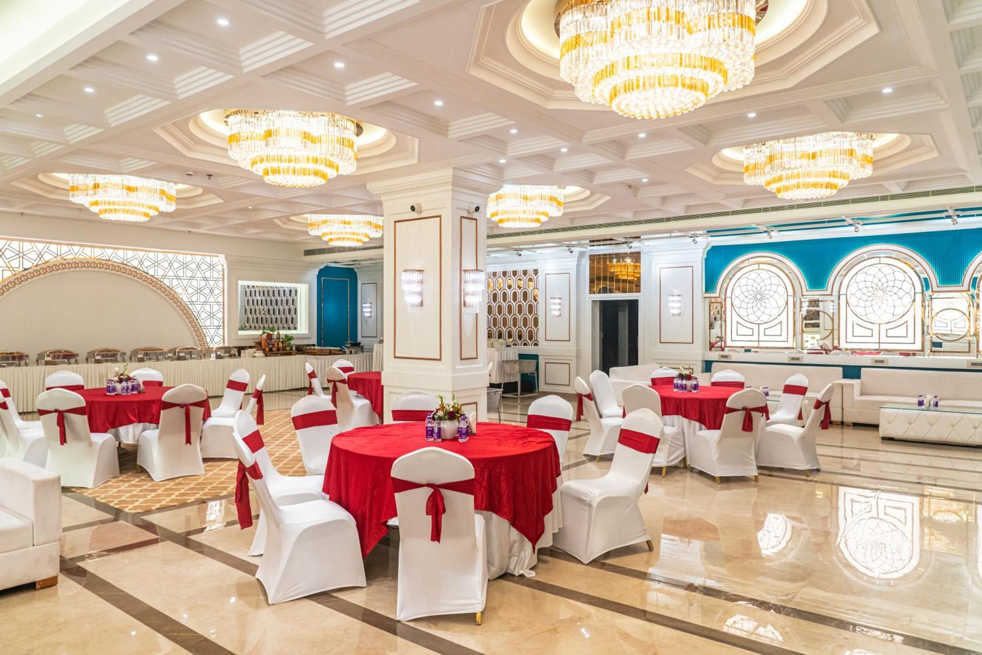 Clarion Hotel Dehradun Esterno foto